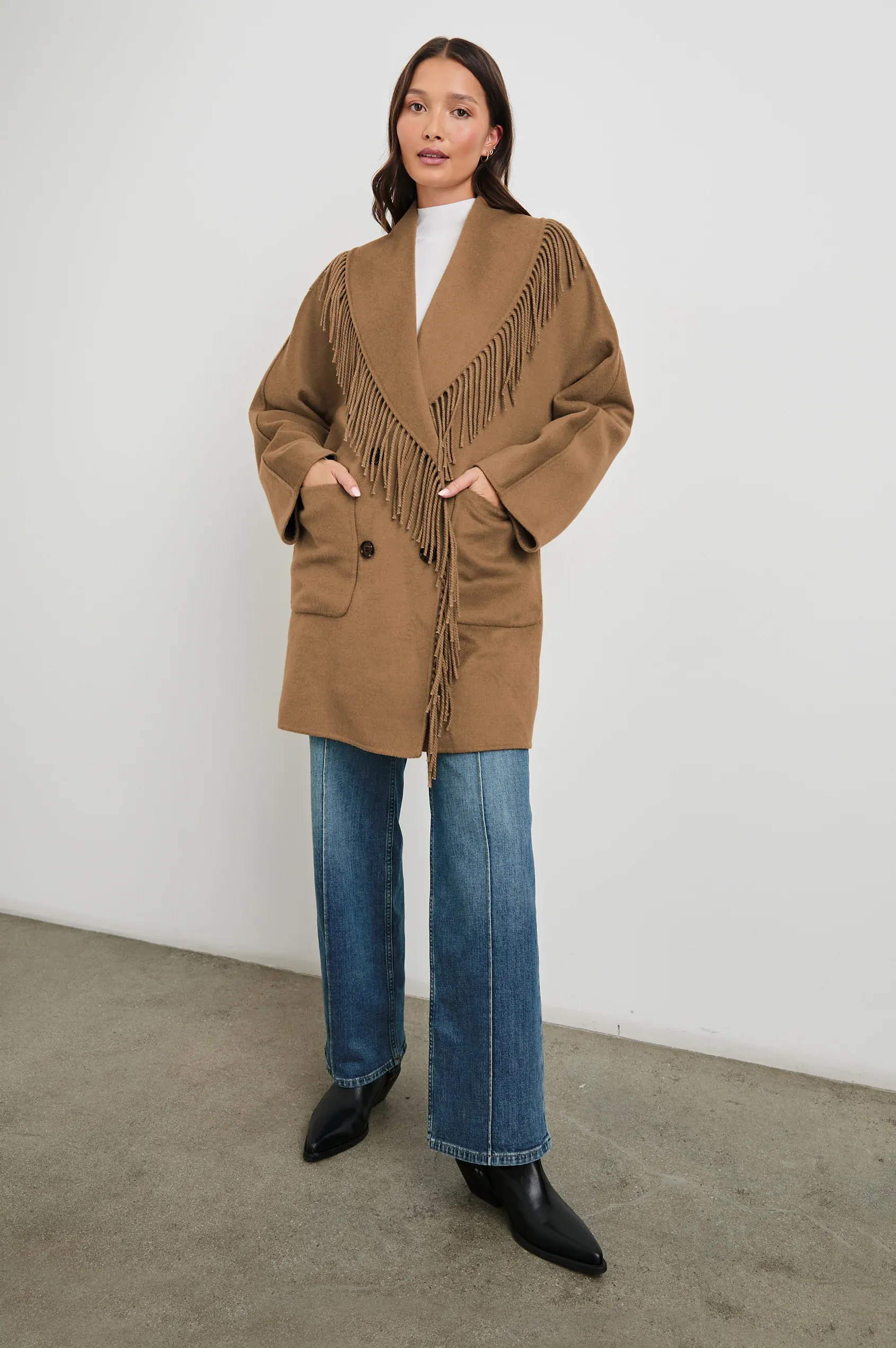 915A-470A-2201c Rails Hugo Coat