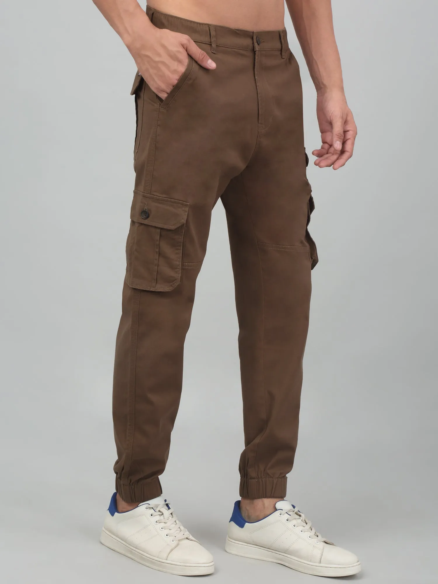 Men's Brown Solid Stretchable Cargo